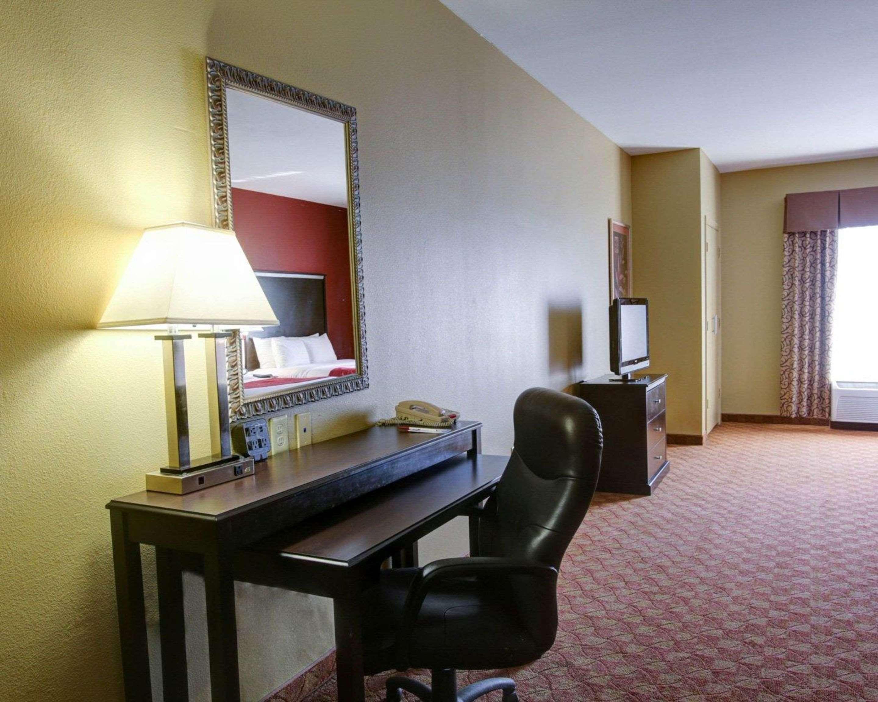 Comfort Suites Old Town Spring Exteriör bild
